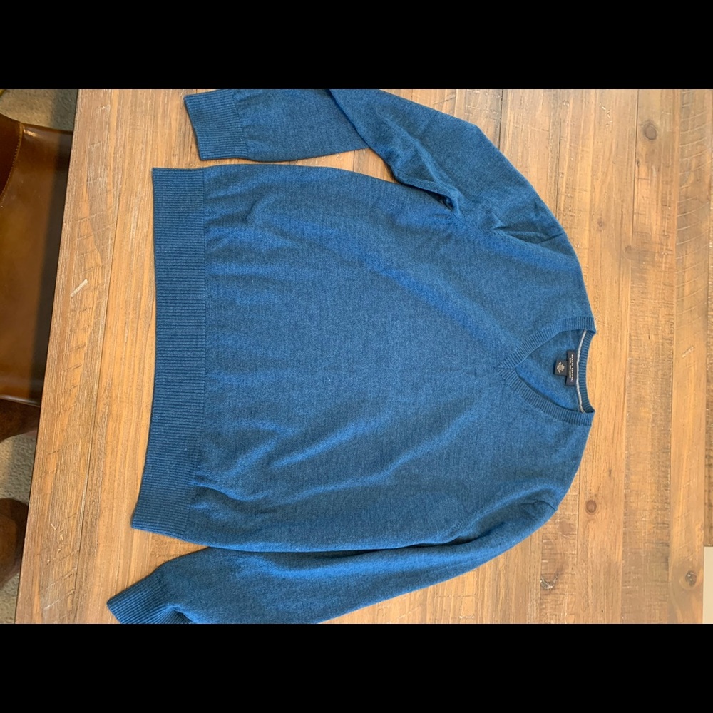 Banana republic men’s V-neck sweater XL